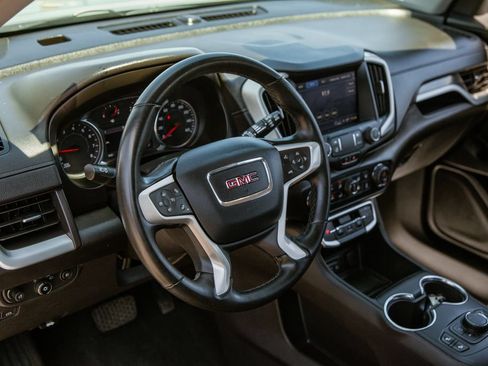 Used 2024 GMC Terrain SLT AWD/4WD image 10