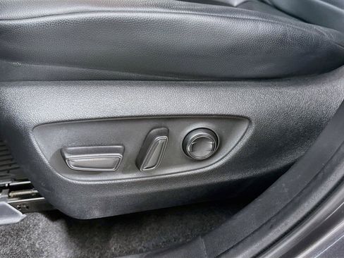 Used 2023 Toyota Highlander XLE FWD image 40