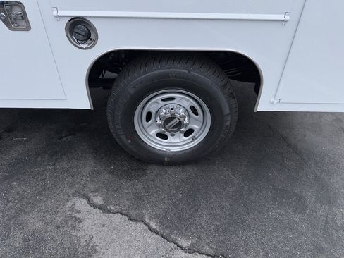 New 2026 Ford F250 XL w/ XL Chrome Package image 5