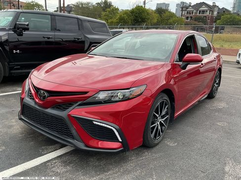 Used 2022 Toyota Camry SE w/ Convenience Package FWD image 4