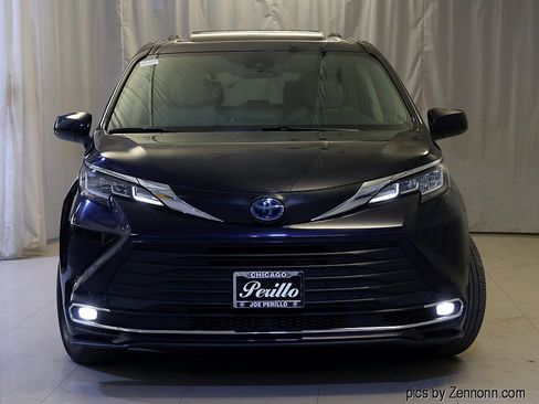 Used 2022 Toyota Sienna XLE FWD image 5