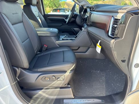 New 2026 GMC Sierra 2500 Denali w/ Denali Reserve Package image 15