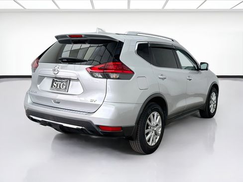 Used 2017 Nissan Rogue SV w/ SV Premium Package FWD image 4