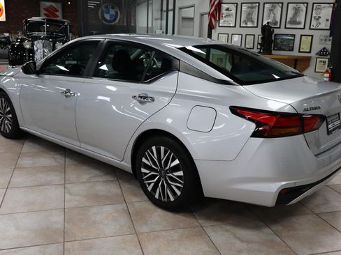 Used 2024 Nissan Altima 2.5 SV FWD image 4