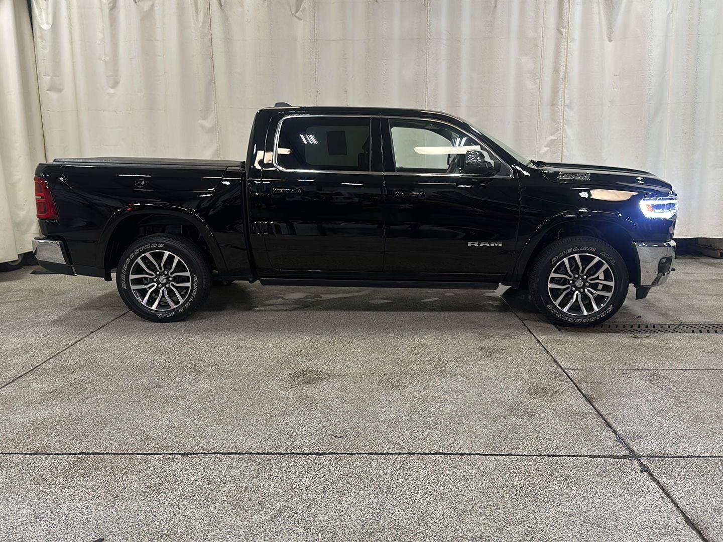 Used 2025 RAM 1500 Limited AWD/4WD image 6