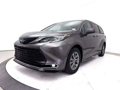 Used 2023 Toyota Sienna XLE w/ XLE Plus Package AWD/4WD image 16
