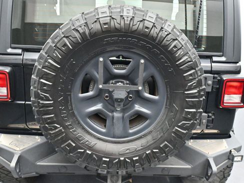 Used 2019 Jeep Wrangler Sport image 39