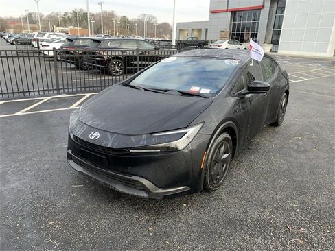 Used 2024 Toyota Prius LE image 4