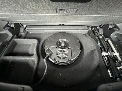 Certified 2025 Volkswagen Atlas SEL Premium R-Line image 30