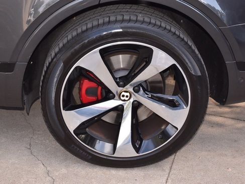 Used 2020 Bentley Bentayga image 46