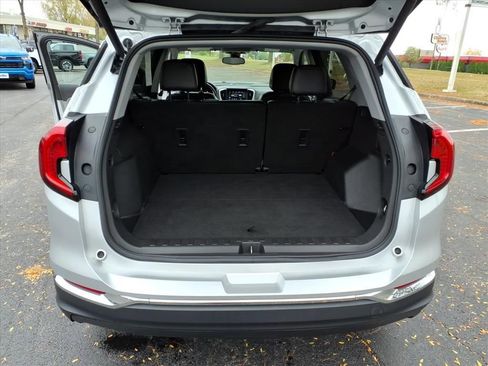 Used 2022 GMC Terrain SLT image 30