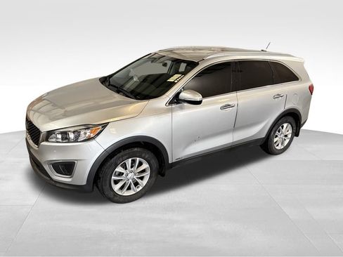 Used 2017 Kia Sorento LX image 8