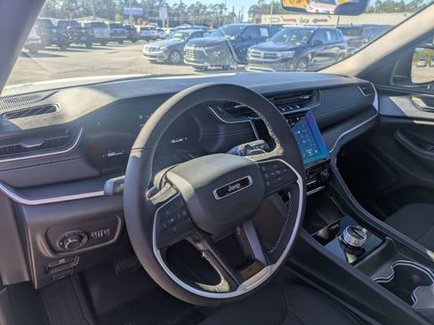 New 2025 Jeep Grand Cherokee Laredo w/ Luxury Tech Group I image 13