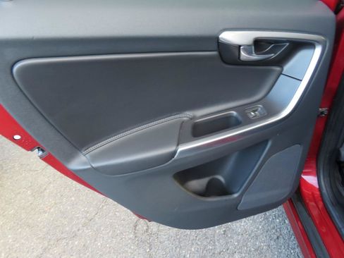 Used 2016 Volvo XC60 T6 w/ Proximity Package FWD image 10