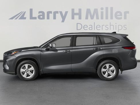 Used 2025 Toyota Highlander XSE image 3