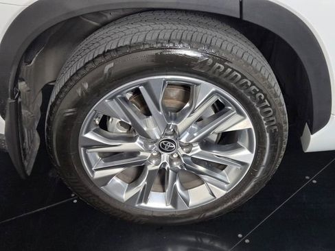 Used 2023 Toyota Highlander Limited AWD/4WD image 10