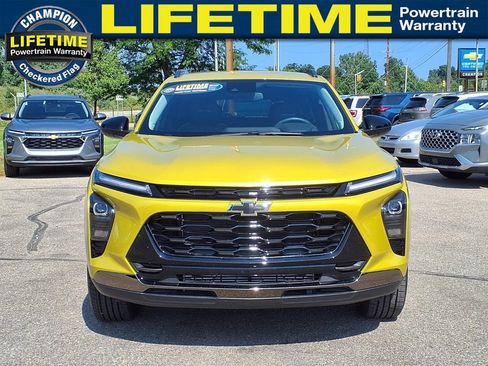 Used 2025 Chevrolet Trax ACTIV FWD image 2