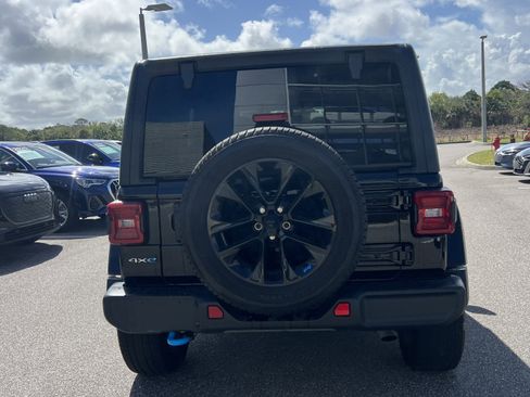 Used 2023 Jeep Wrangler Sahara image 6