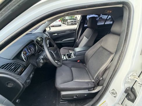 Used 2023 Chrysler 300 Touring w/ Safetytec Plus Group RWD image 9