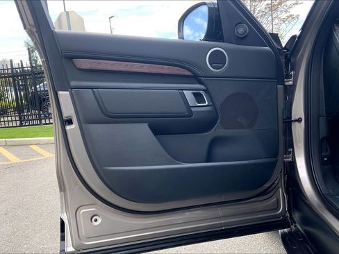 Certified 2025 Land Rover Discovery Dynamic SE AWD/4WD image 21