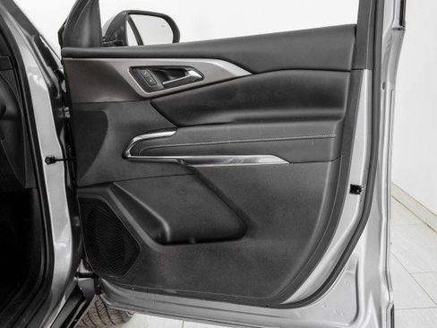 Used 2025 Chevrolet Traverse LT w/ LPO, Floor Liner Package FWD image 44
