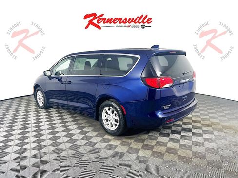 Used 2020 Chrysler Voyager LX image 5