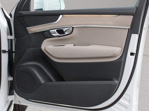 New 2026 Volvo XC90 B5 Core AWD/4WD image 23