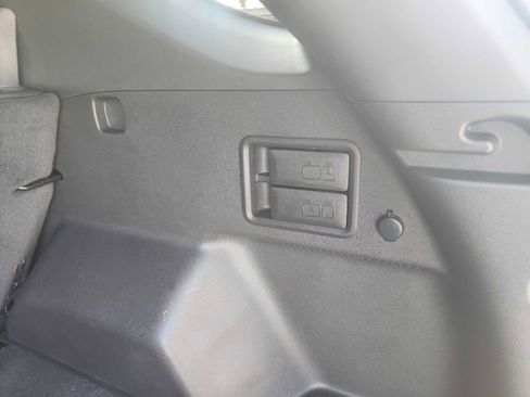 Used 2023 Chevrolet Equinox RS image 35