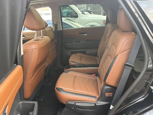 Used 2024 Nissan Pathfinder Platinum AWD/4WD image 24
