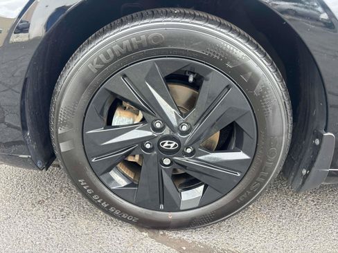 Certified 2023 Hyundai Elantra SEL w/ Preferred Accessory Package FWD image 7