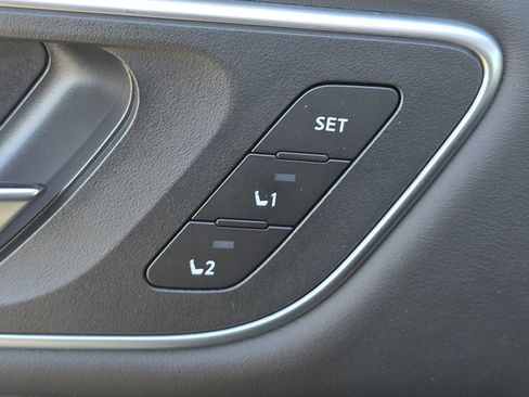 Used 2025 Nissan Rogue Platinum w/ Platinum Premium Package image 17