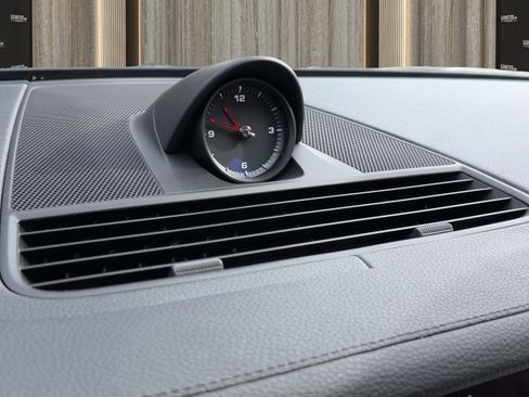 Used 2023 Porsche Panamera 4 Platinum Edition image 97