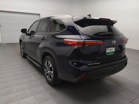 Used 2022 Toyota Highlander XLE image 5