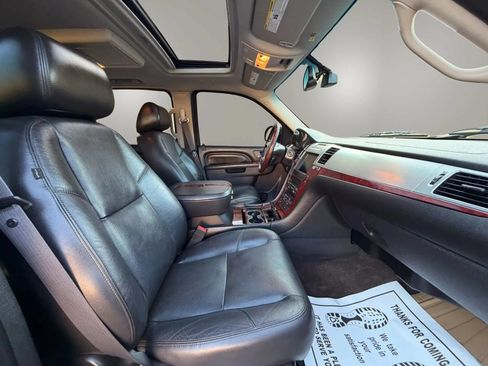Used 2011 Cadillac Escalade EXT Premium AWD/4WD image 18