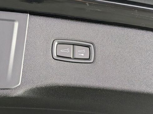 New 2026 Porsche Cayenne GTS image 18