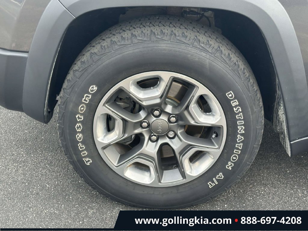 Used 2019 Jeep Cherokee Trailhawk w/ Comfort/Convenience Group AWD/4WD image 7