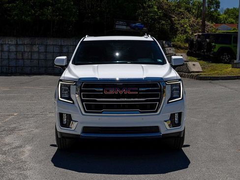 Used 2023 GMC Yukon SLT w/ SLT Luxury Package AWD/4WD image 2