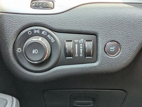 Used 2015 Jeep Cherokee Trailhawk w/ Comfort/Convenience Group image 12