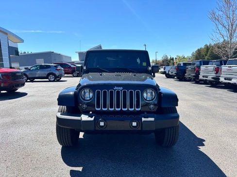 Used 2016 Jeep Wrangler Unlimited Sahara w/ Connectivity Group AWD/4WD image 2