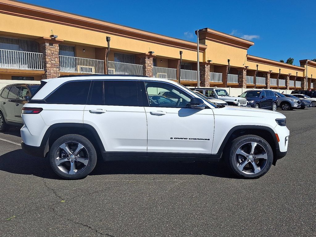 Used 2023 Jeep Grand Cherokee 4WD 4xe image 8