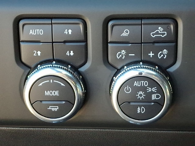 Used 2024 GMC Sierra 1500 AT4 w/ Technology Package AWD/4WD image 9