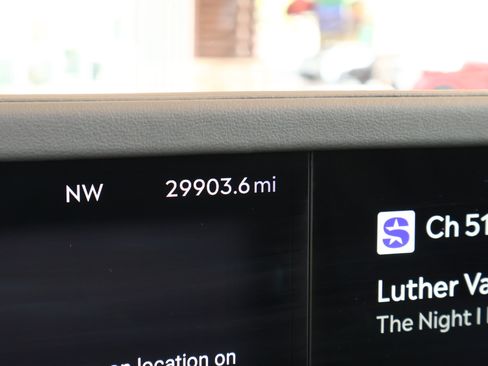 Used 2024 Lincoln Nautilus Reserve AWD/4WD image 4