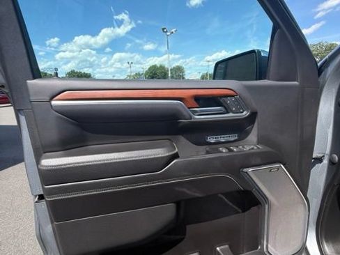Used 2023 GMC Sierra 1500 Denali w/ Denali Reserve Package AWD/4WD image 9