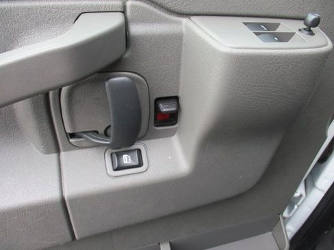 Used 2023 GMC Savana 2500 w/ Driver Convenience Package image 9