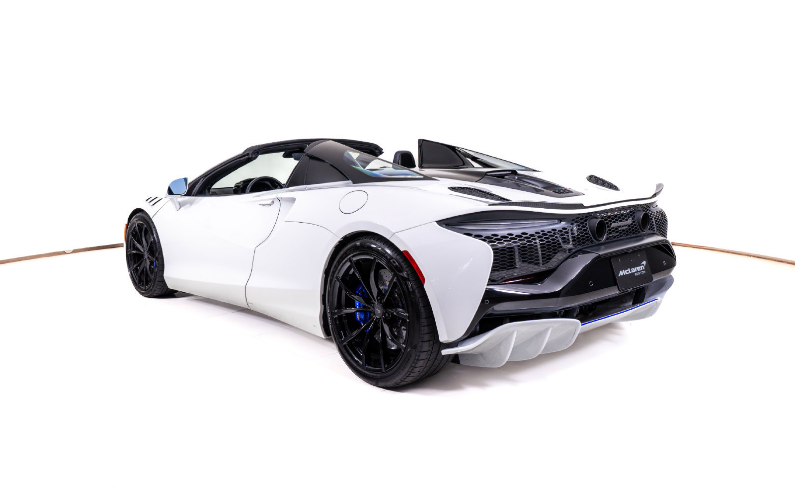 Used 2025 McLaren Artura Spider RWD image 5