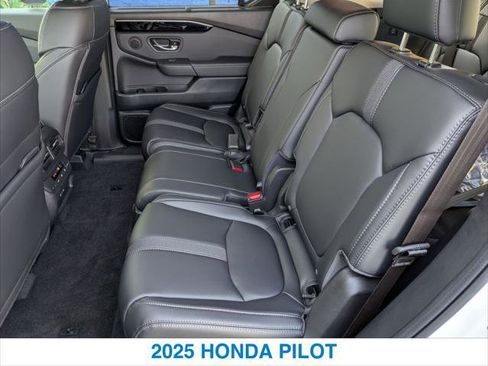 New 2025 Honda Pilot Touring image 22