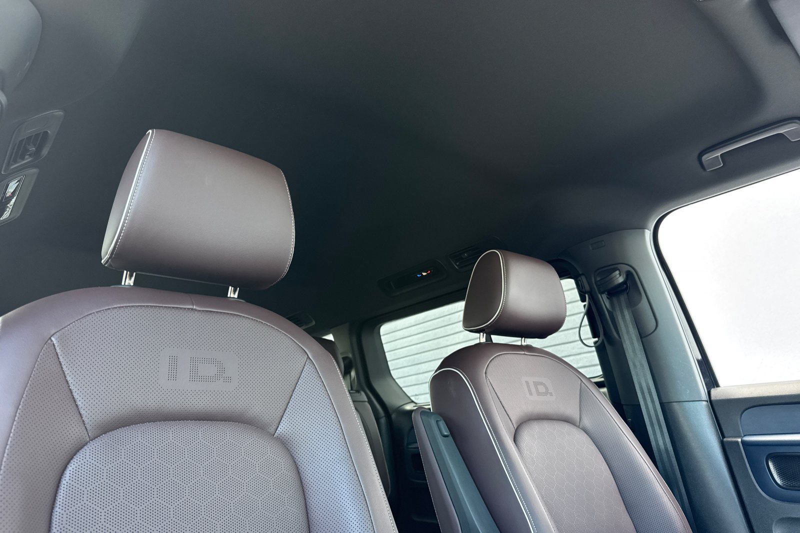 Used 2025 Volkswagen ID. Buzz Pro S RWD image 18