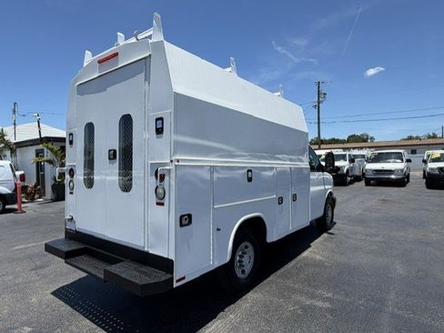 Used 2017 Chevrolet Express 3500 RWD image 6