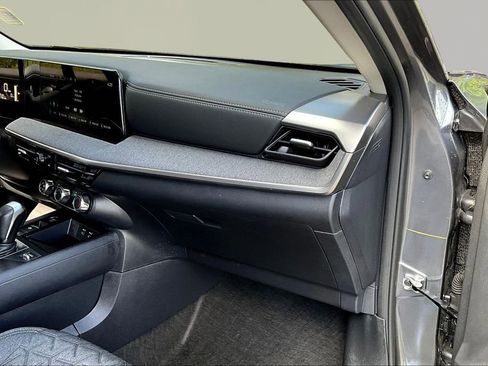 Used 2025 Nissan Kicks SV image 20