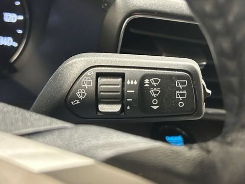 Used 2022 Ford Explorer XLT w/ Equipment Group 202A AWD/4WD image 31